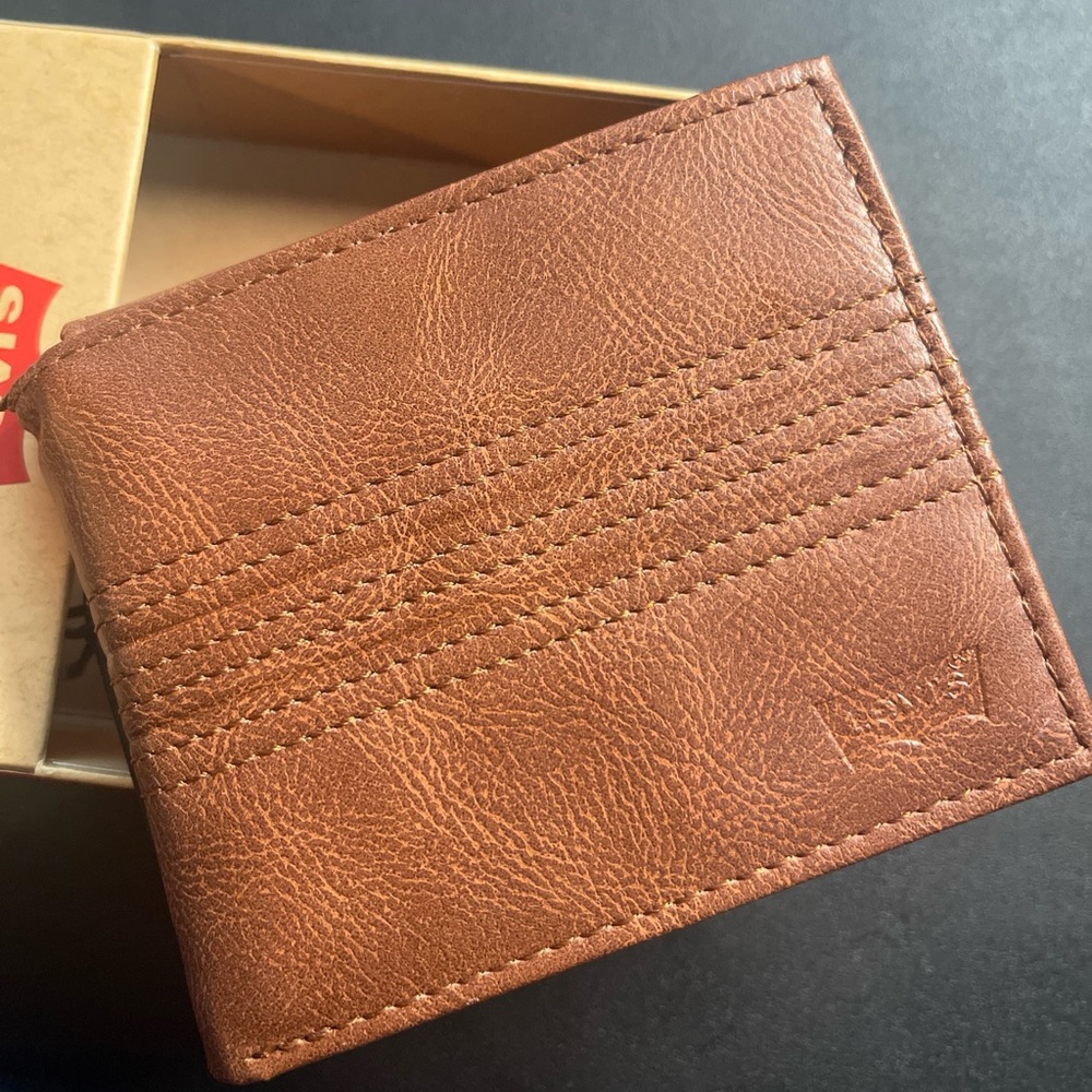 Levi’s leather rfid wallet tan men’s wallet